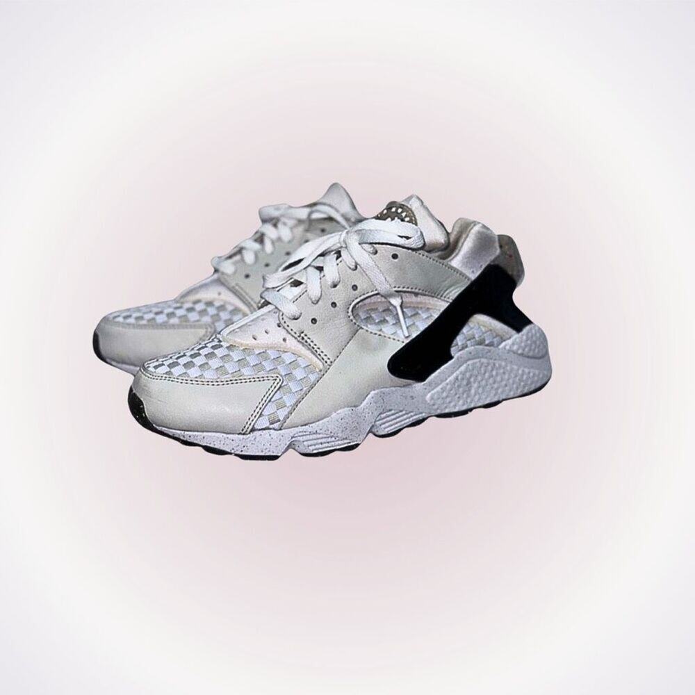 Nike Air neutral white, tan, and black sneakers | Sz 8.5